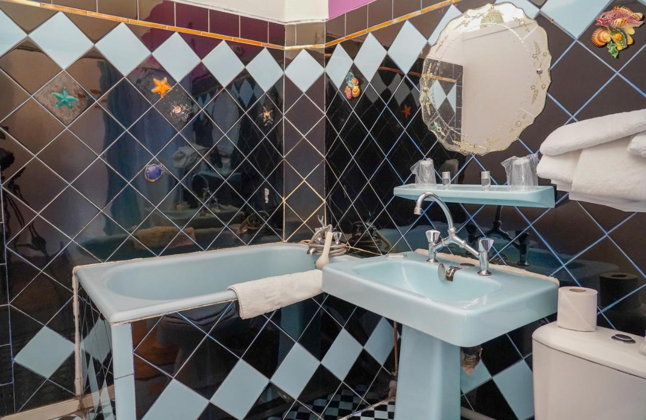 Hotel Peron Marseille Bagian luar foto