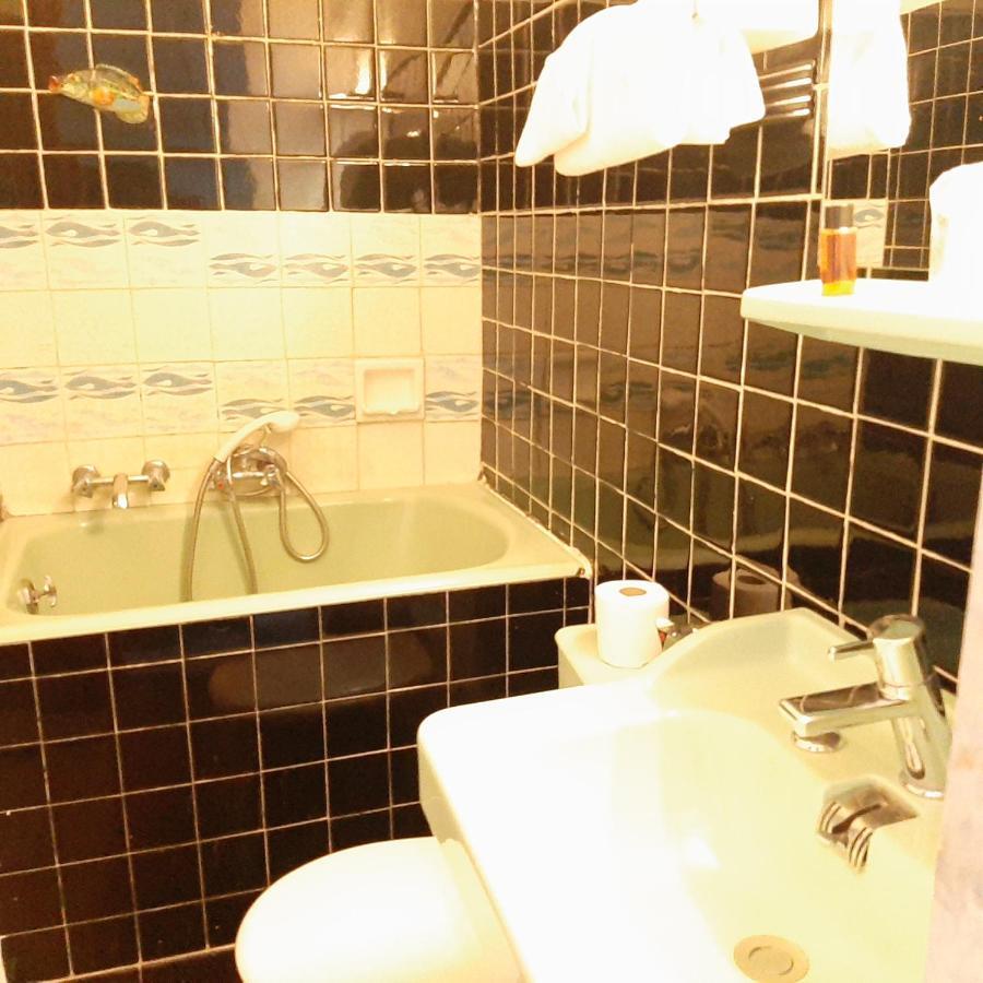 Hotel Peron Marseille Bagian luar foto