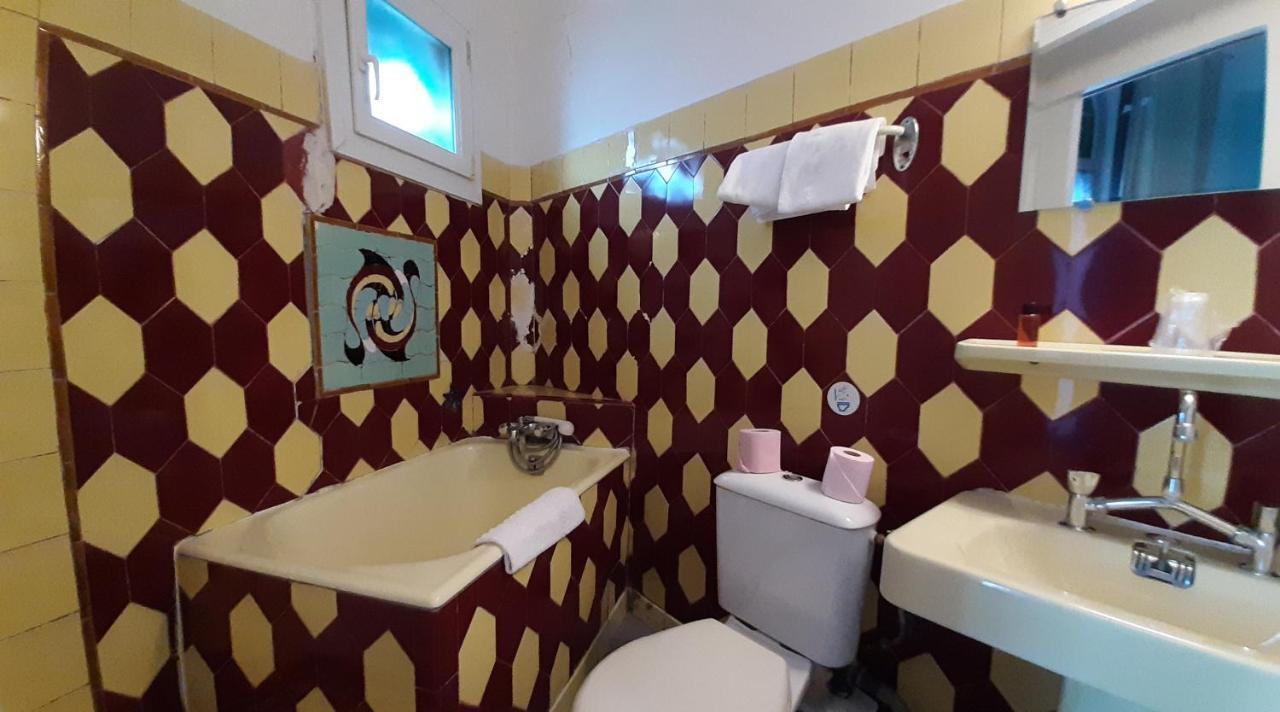 Hotel Peron Marseille Bagian luar foto